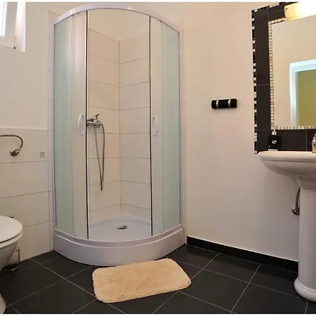 First Row Next To Sea With Infinity Jacuzzi Holiday home *