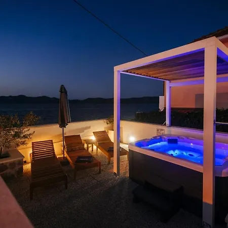 First Row Next To Sea With Infinity Jacuzzi Holiday home Mali Iz
