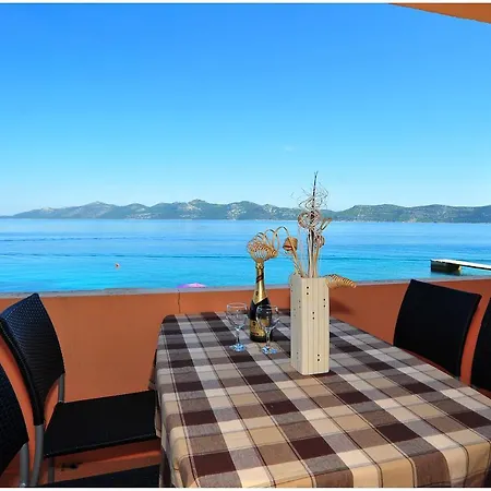 First Row Next To Sea With Infinity Jacuzzi *