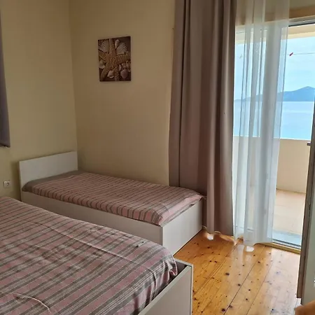 First Row Next To Sea With Infinity Jacuzzi *
